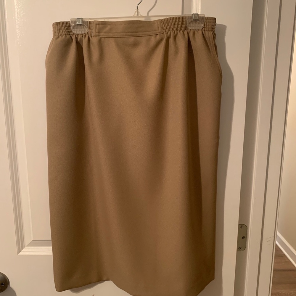 Alfred Dunner Classics ~ Skirt size 14 Tan NWT